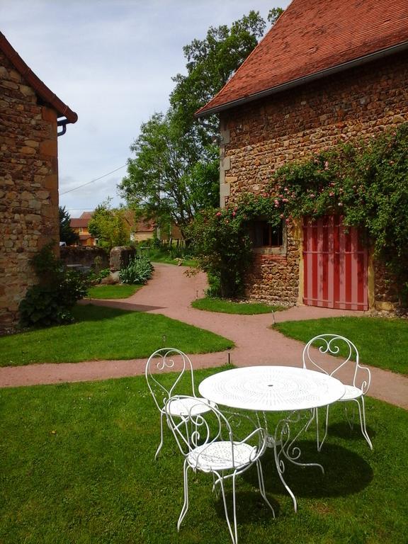 Chambres d'Hôtes La Vie en Roses Iguerande Exterior foto