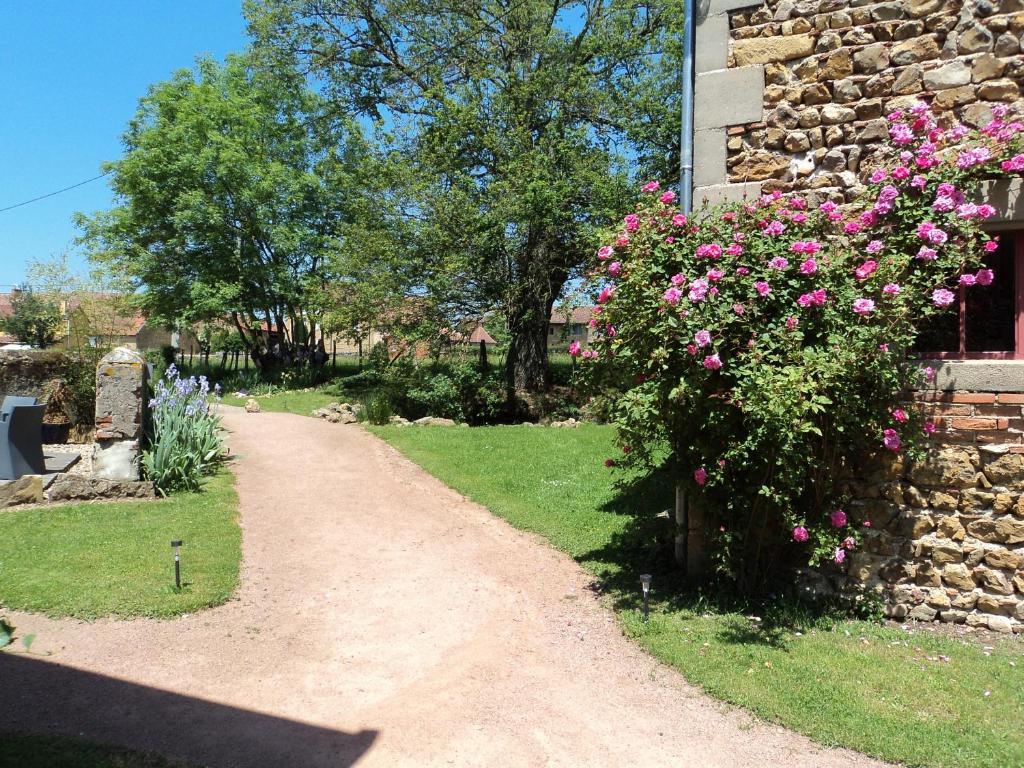 Chambres d'Hôtes La Vie en Roses Iguerande Exterior foto